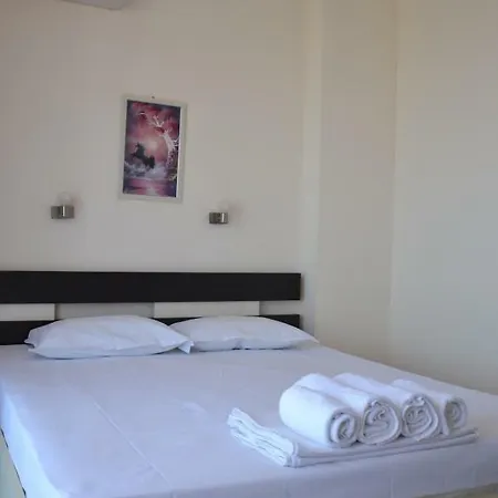 хармани Apartment *