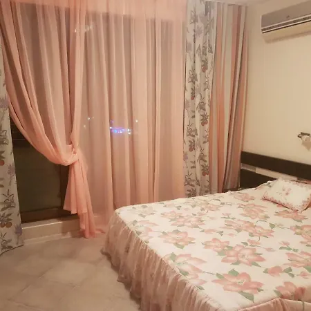хармани Apartment *